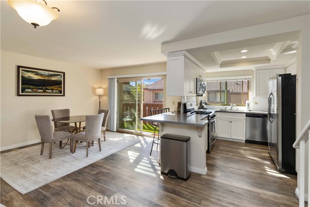 Detail Gallery Image 6 of 21 For 2421 Chandler Ave #2,  Simi Valley,  CA 93065 - 2 Beds | 2/1 Baths