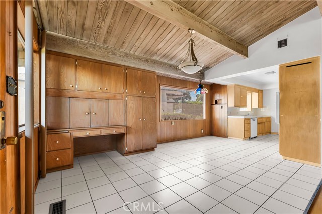 5723 West 74th Street, Los Angeles CA: https://media.crmls.org/medias/15b91572-05db-4cdd-b0b5-824bb2444bf0.jpg