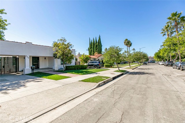 Detail Gallery Image 4 of 38 For 528 Spencer St, Glendale,  CA 91202 - 3 Beds | 2 Baths