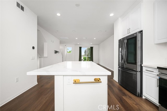 Detail Gallery Image 19 of 63 For 5860 Linden #8,  Long Beach,  CA 90805 - 3 Beds | 2/1 Baths