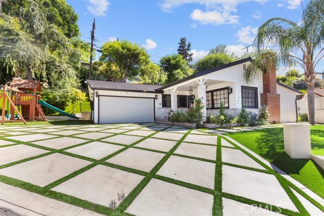 Detail Gallery Image 2 of 35 For 5201 Sale Ave, Woodland Hills,  CA 91364 - 3 Beds | 2 Baths