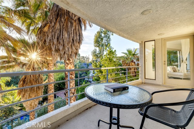 Detail Gallery Image 31 of 43 For 4939 Medina Dr, Woodland Hills,  CA 91364 - 3 Beds | 3 Baths