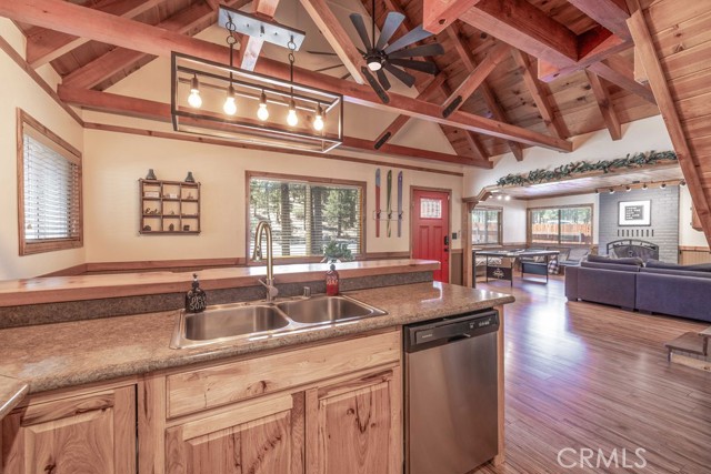 Detail Gallery Image 12 of 39 For 905 E Big Bear Bld, Big Bear City,  CA 92314 - 3 Beds | 2 Baths