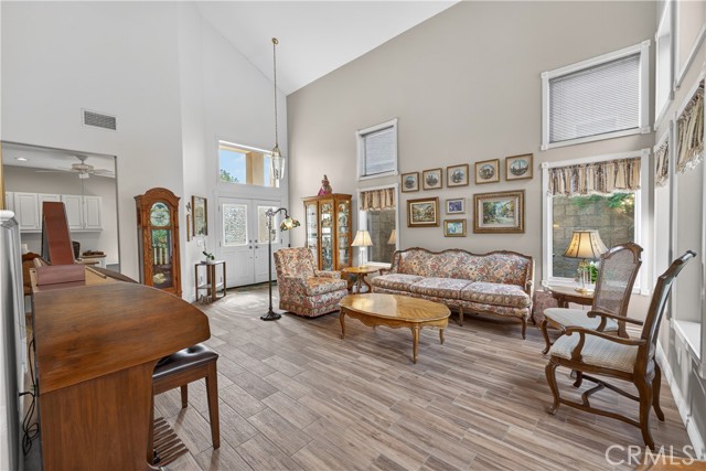 Detail Gallery Image 16 of 43 For 17 via Anadeja, Rancho Santa Margarita,  CA 92688 - 4 Beds | 3 Baths