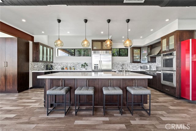 Detail Gallery Image 4 of 19 For 3655 Glenridge, Sherman Oaks,  CA 91423 - 3 Beds | 3 Baths