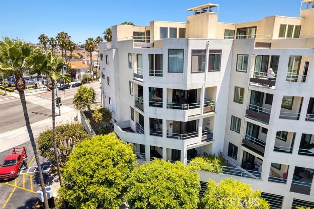 520 The Village, Redondo Beach, California 90277, 2 Bedrooms Bedrooms, ,2 BathroomsBathrooms,Residential,Sold,The Village,PV22148859