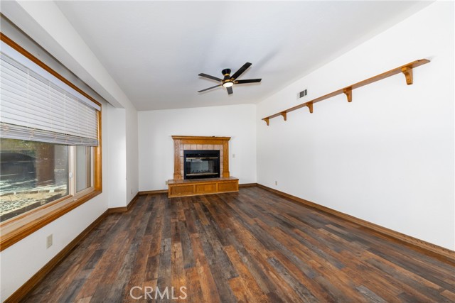 14734 Melbourne Avenue, Hesperia CA: https://media.crmls.org/medias/15bcdfc4-fde2-4d7c-ba97-6f0257e0b042.jpg