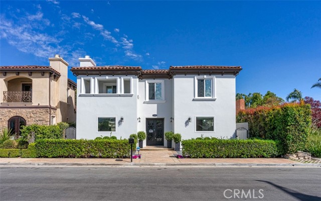Detail Gallery Image 2 of 74 For 508 Westminster Ave, Newport Beach,  CA 92663 - 5 Beds | 5/1 Baths