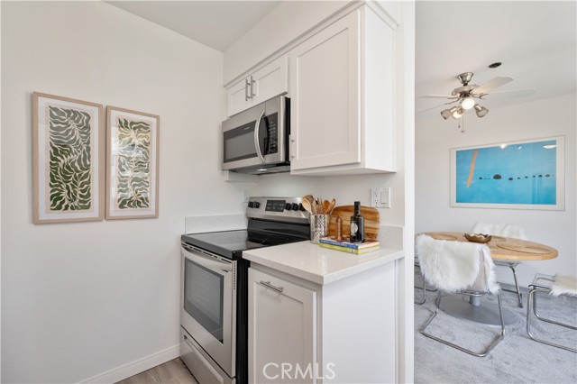 555 Esplanade, Redondo Beach, California 90277, 2 Bedrooms Bedrooms, ,2 BathroomsBathrooms,Residential,For Sale,Esplanade,SB25176397