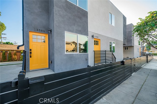 Detail Gallery Image 6 of 65 For 1348 W 41st Pl, Los Angeles,  CA 90037 - – Beds | – Baths