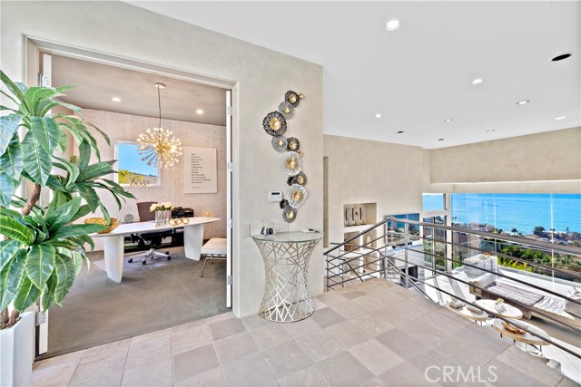 Detail Gallery Image 5 of 57 For 535 Dunnegan Dr, Laguna Beach,  CA 92651 - 4 Beds | 3/1 Baths