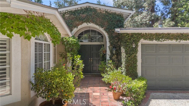 Detail Gallery Image 3 of 33 For 3818 Hayvenhurst Ave, Encino,  CA 91436 - 4 Beds | 3 Baths