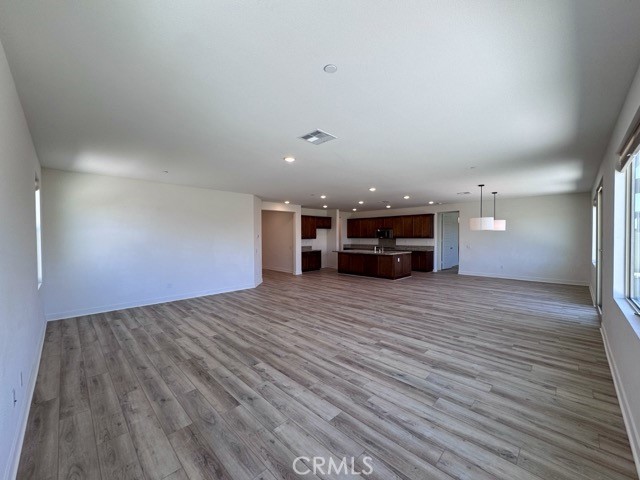 https://media.crmls.org/medias/15c2764e-beba-4259-9369-1ab8298ee10b.jpg?preset=X-Large