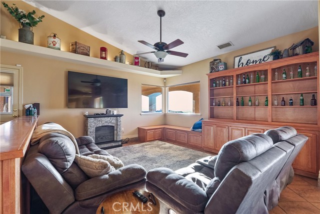 Detail Gallery Image 21 of 43 For 23053 Roundup Way, Apple Valley,  CA 92308 - 3 Beds | 2/1 Baths