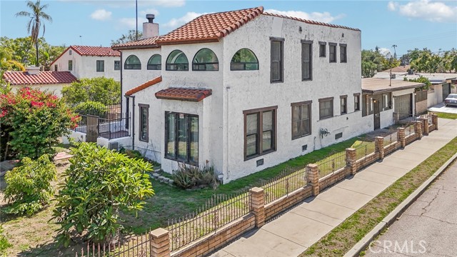 3098 N Arrowhead Avenue, San Bernardino CA: https://media.crmls.org/medias/15c30111-1fbe-4028-87f6-f41950f36e10.jpg