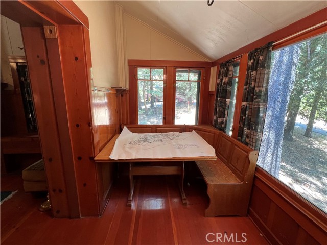 28879 Sycamore, Lake Arrowhead CA: https://media.crmls.org/medias/15c3a7b8-0069-44eb-aca4-af36beaee919.jpg