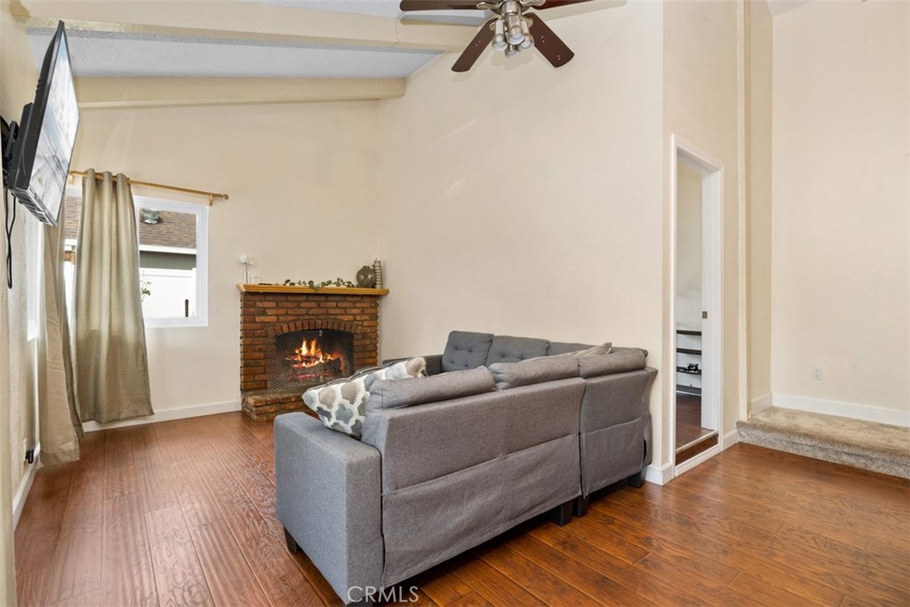 1523 W 12th Street