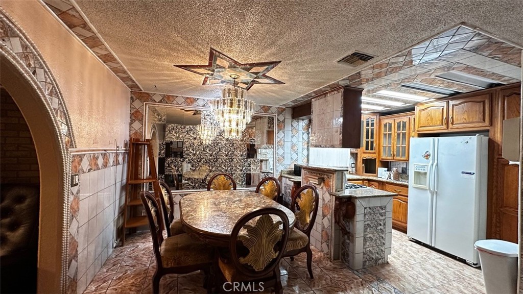 https://media.crmls.org/medias/15c42f2f-09be-433f-bbdc-61f42e6f28ed.jpg?preset=X-Large