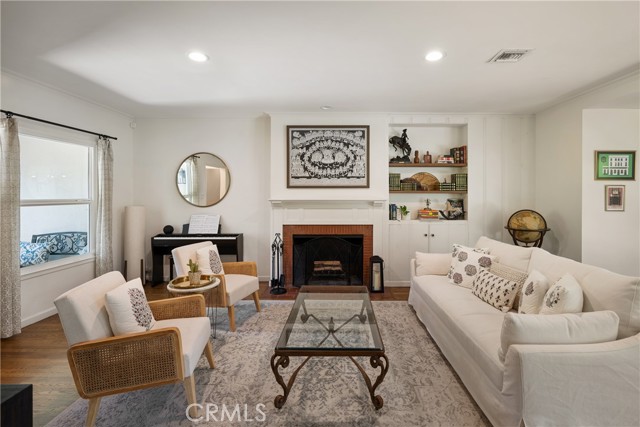 Detail Gallery Image 3 of 34 For 3585 Grayburn Rd, Pasadena,  CA 91107 - 3 Beds | 2 Baths