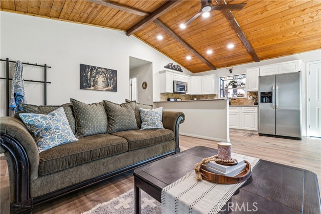 Detail Gallery Image 9 of 27 For 937 E Fairway, Big Bear City,  CA 92314 - 2 Beds | 1 Baths