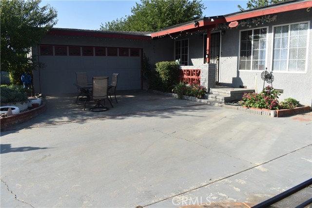 44221 4th E, Lancaster CA: https://media.crmls.org/medias/15c66073-309a-48e2-a859-28317d71e59f.jpg