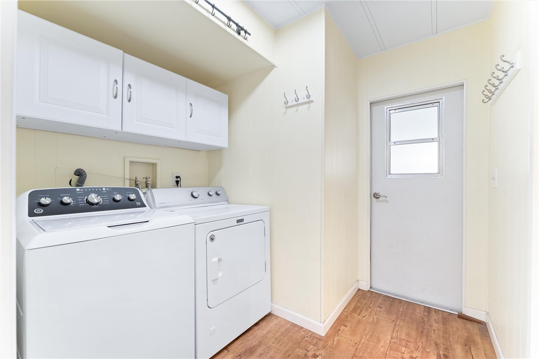 washer/dryer, laundry room quarters