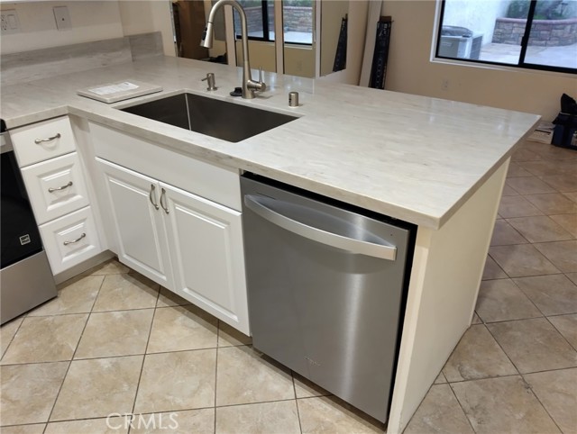 Detail Gallery Image 4 of 9 For 1026 Creekside Dr #196,  Fullerton,  CA 92833 - 2 Beds | 2/1 Baths