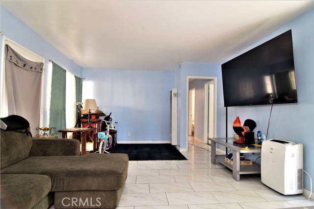 1411 W Ivesbrook Street, Lancaster CA: https://media.crmls.org/medias/15c824e2-2b10-4065-ac56-185dd54ded51.jpg