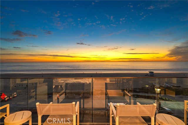 Detail Gallery Image 2 of 17 For 2200 the Strand #B,  Manhattan Beach,  CA 90266 - 3 Beds | 2 Baths