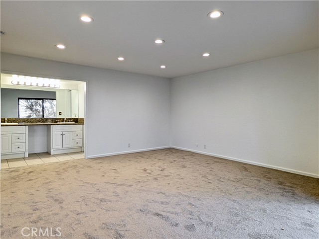 Detail Gallery Image 14 of 28 For 5288 Medina Rd, Woodland Hills,  CA 91364 - 3 Beds | 2/1 Baths