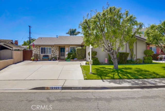 Detail Gallery Image 1 of 1 For 12321 Helene Cir, Garden Grove,  CA 92845 - 5 Beds | 2 Baths