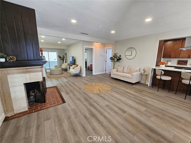 9951 Glencrest Circle, Sun Valley CA: https://media.crmls.org/medias/15ccd10c-888a-4039-b27a-899142f450b9.jpg