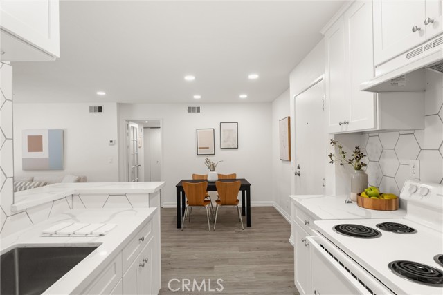 4210 Via Arbolada, Los Angeles CA: https://media.crmls.org/medias/15cdba71-8b07-43b0-9199-1fb309154c43.jpg