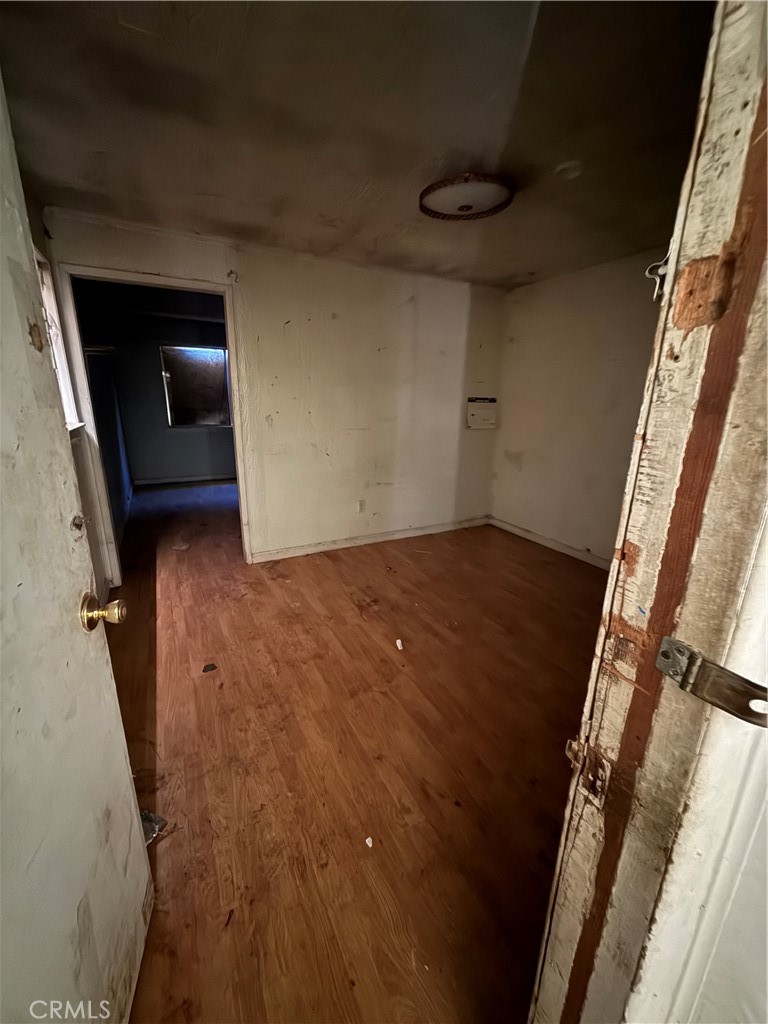 https://media.crmls.org/medias/15cdeae2-f29d-4c03-8ecd-eaaab7cd01f3.jpg?preset=X-Large