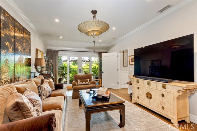 302 W Carter Avenue, Sierra Madre CA: https://media.crmls.org/medias/15cef5ba-f04d-4f13-a2d4-bb7125fb45b3.jpg