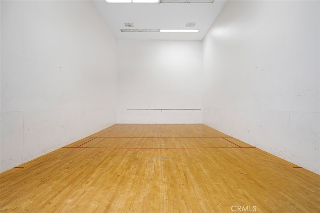 https://media.crmls.org/medias/15cf2dc9-ada2-47be-a746-718279c98c0a.jpg?preset=X-Large