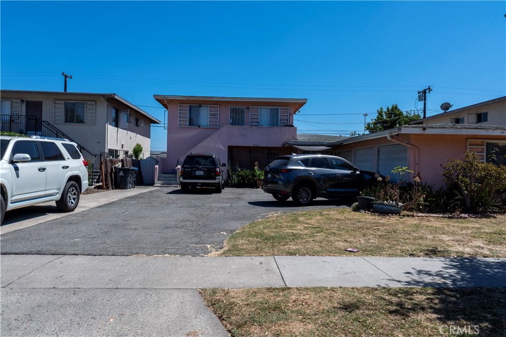 Triplex at 2609 S Rosewood