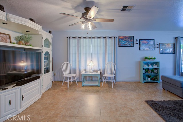 Detail Gallery Image 4 of 53 For 1561 Riechel, Atwater,  CA 95301 - 3 Beds | 2 Baths