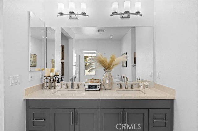 1928 Aliso Canyon Drive, Lake Forest CA: https://media.crmls.org/medias/15d3e5d5-65b9-4787-a384-4ec351ab765e.jpg