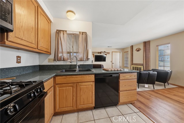 Detail Gallery Image 11 of 42 For 100 Amber Ct, Redlands,  CA 92374 - 3 Beds | 2 Baths