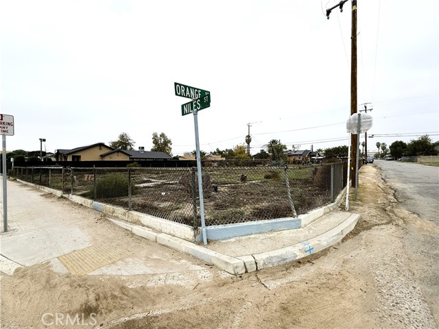 Detail Gallery Image 2 of 16 For 1836 Niles, Bakersfield,  CA 93305 - – Beds | – Baths