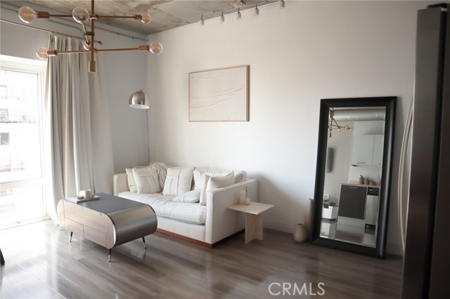 645 W 9th Street, Los Angeles CA: https://media.crmls.org/medias/15d5aa6d-5f15-457f-b86b-1e1f8e3d7800.jpg