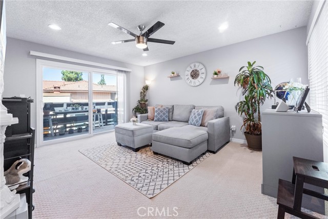 Detail Gallery Image 2 of 31 For 1344 Brentwood Cir #C,  Corona,  CA 92882 - 2 Beds | 2 Baths