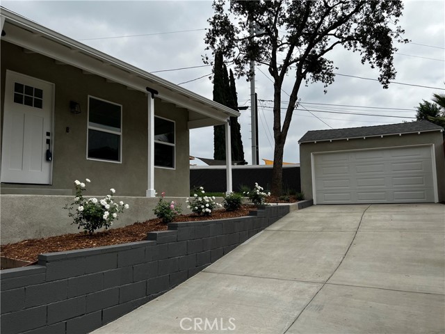 11508 Kamloops Street photo 3