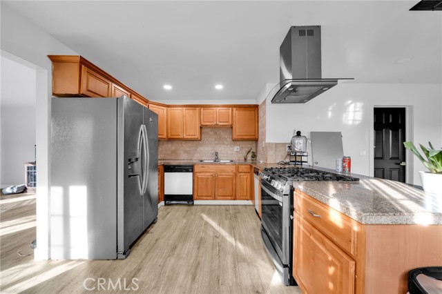 Detail Gallery Image 8 of 47 For 7044 Nestle Ave, Reseda,  CA 91335 - 4 Beds | 3 Baths