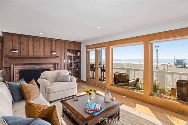 Detail Gallery Image 5 of 51 For 3205 the Strand, Hermosa Beach,  CA 90254 - 4 Beds | 3/1 Baths