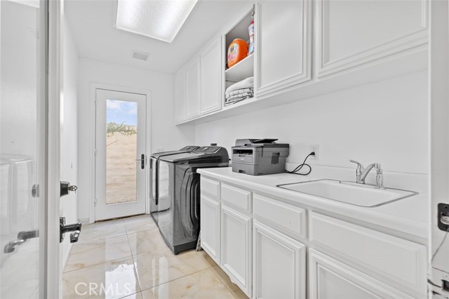 21221 Hillsdale, Huntington Beach CA: https://media.crmls.org/medias/15d6ec64-0214-4279-8d73-5b0c9df92c17.jpg