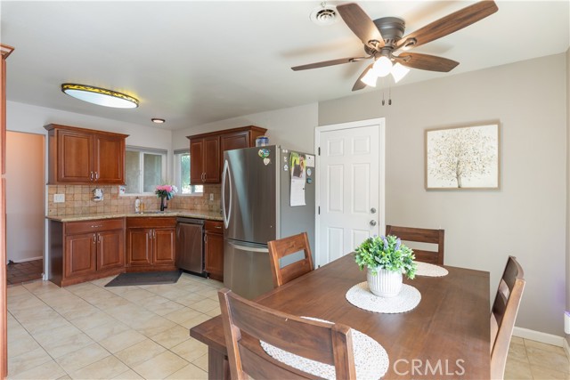 5132 New York Avenue, Cypress CA: https://media.crmls.org/medias/15d75b41-f209-4df8-b582-68cfbaaa7cd7.jpg