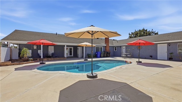 Detail Gallery Image 4 of 32 For 11179 Pala, Jurupa Valley,  CA 91752 - 5 Beds | 4 Baths