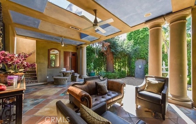 Detail Gallery Image 1 of 22 For 322 S Grand Oaks Ave, Pasadena,  CA 91107 - 4 Beds | 4 Baths